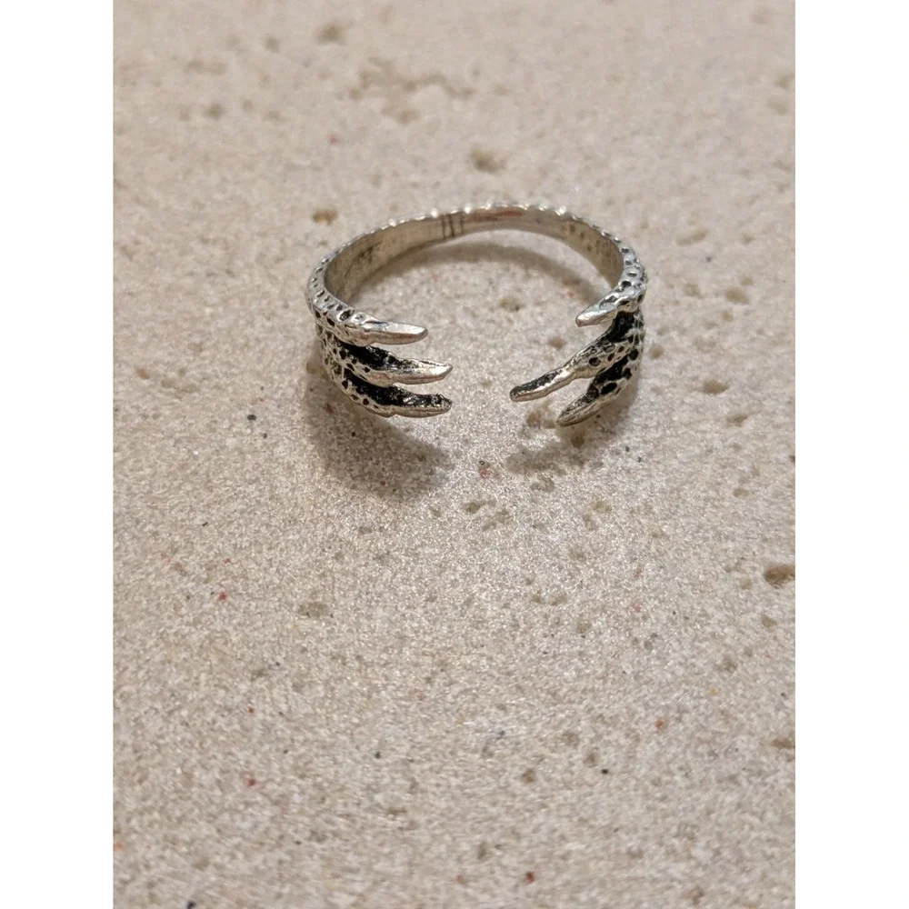 Bird Claw Ring Size 8 In Silver Tone Novelty Whimsical Gothic